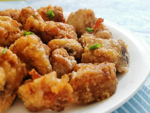 好吃小排骨的做法，小排骨的做法大全简单（好吃到流泪的超简单蒜香排骨）