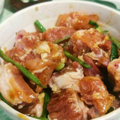 好吃小排骨的做法，小排骨的做法大全简单（好吃到流泪的超简单蒜香排骨）