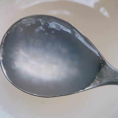 白凉粉在超市叫什么，做凉粉的白凉粉在超市叫什么（#糖小朵甜蜜控糖秘籍#低卡甜品草莓椰奶冻）