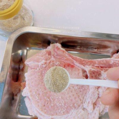 炸猪排的做法，怎样炸猪排又嫩又好吃（老妈做的猪排这样做真的是太好吃了）