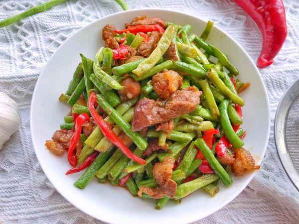 豆角炒肉怎么做好吃，家常烧豆角的做法（一道能吃下三碗饭的神奇美食）