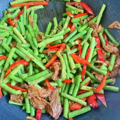 豆角炒肉怎么做好吃，家常烧豆角的做法（一道能吃下三碗饭的神奇美食）