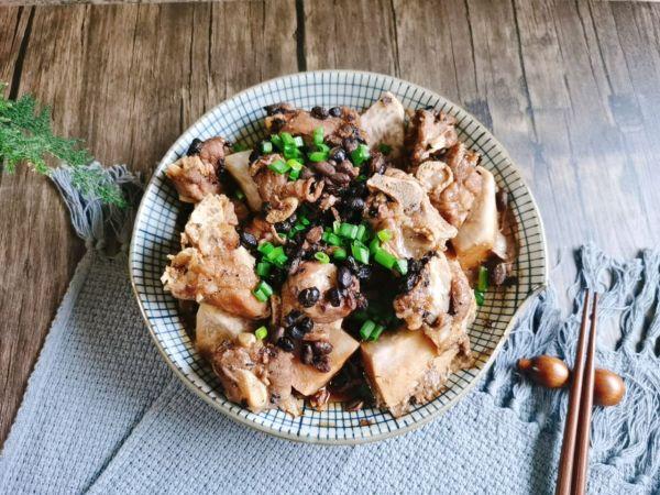 芋头要蒸多久才熟，芋头怎么蒸才能熟（那一碗令人神往的香芋蒸排骨）