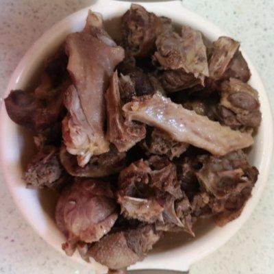 怎样做鹅肉好吃又简单，鹅肉怎么做好吃（一次吃三大碗都不过瘾的干烧大鹅）