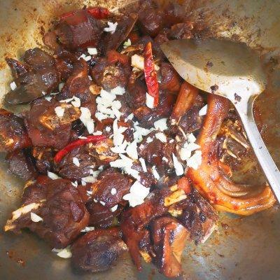 怎样做鹅肉好吃又简单，鹅肉怎么做好吃（一次吃三大碗都不过瘾的干烧大鹅）