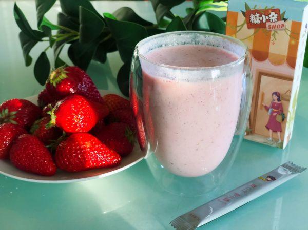草莓糖的做法和配方，#糖小朵甜蜜控糖秘籍#鲜草莓冰牛奶