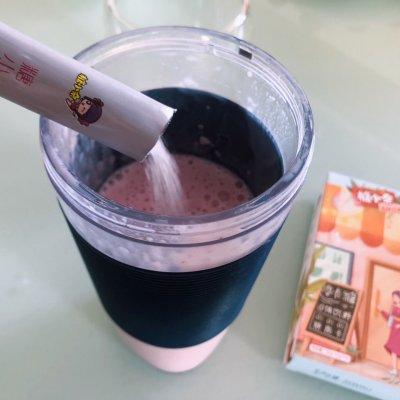 草莓糖的做法和配方，#糖小朵甜蜜控糖秘籍#鲜草莓冰牛奶