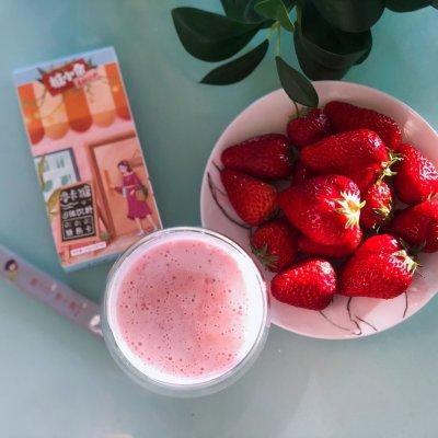 草莓糖的做法和配方，#糖小朵甜蜜控糖秘籍#鲜草莓冰牛奶
