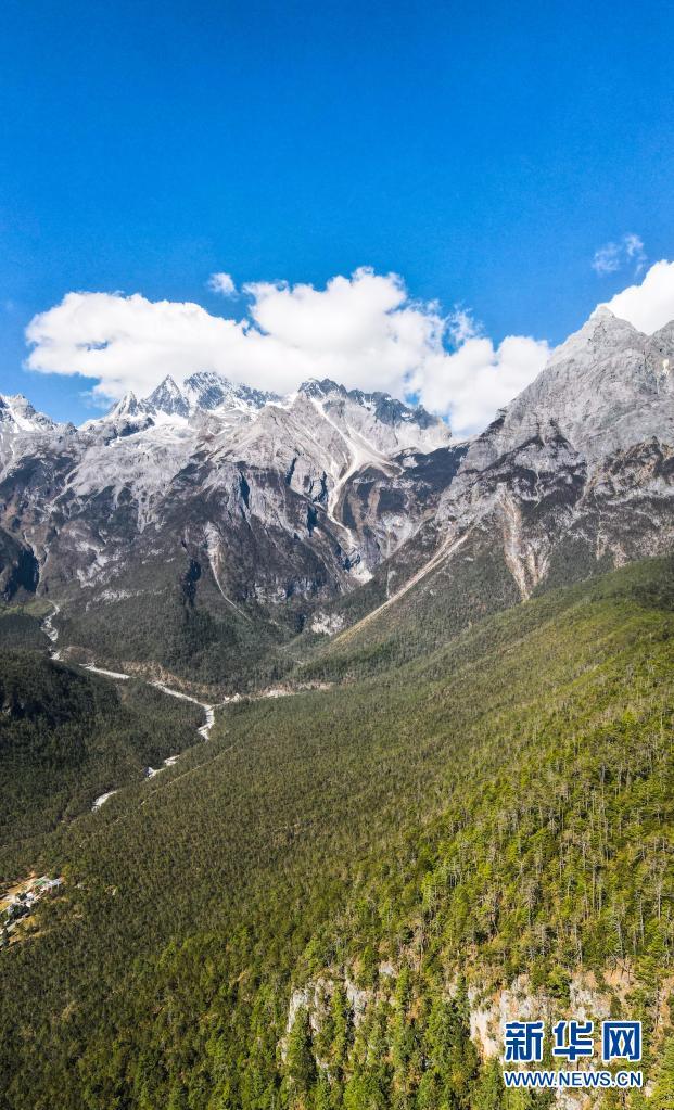 玉龙雪山在哪里个城市，玉龙雪山在哪里个城市景点（云南丽江：峰耸入云 壮美玉龙）