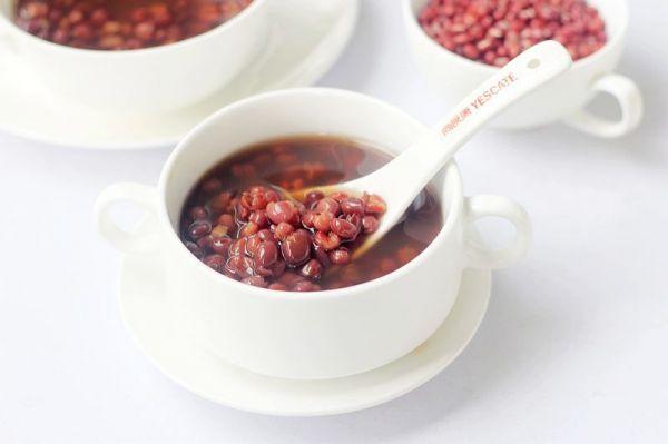 红豆汤最简单的做法，红豆汤最简单的做法窍门（吃一次就让你忘不了的红豆薏米汤）