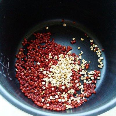 红豆汤最简单的做法，红豆汤最简单的做法窍门（吃一次就让你忘不了的红豆薏米汤）