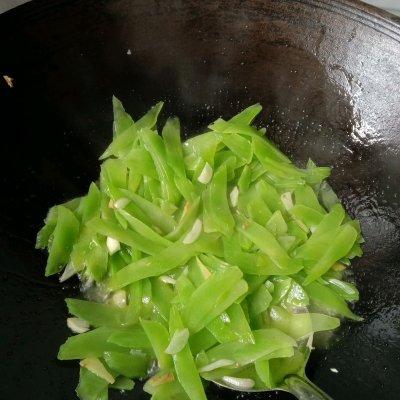 莴笋怎么做好吃，清炒莴笋怎么做好吃（素炒莴笋这么做）