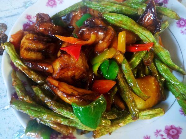 豆角烧茄子的做法，豆角烧茄子的详细做法（这道我最拿手的豆角烧茄子）