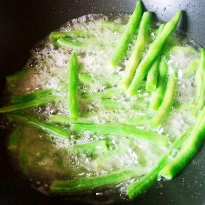 豆角烧茄子的做法，豆角烧茄子的详细做法（这道我最拿手的豆角烧茄子）