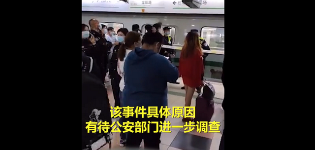 上海二号线死了好多人是真的吗，上海地铁2号线死人原因（男子翻上海地铁站台进入线路身亡）