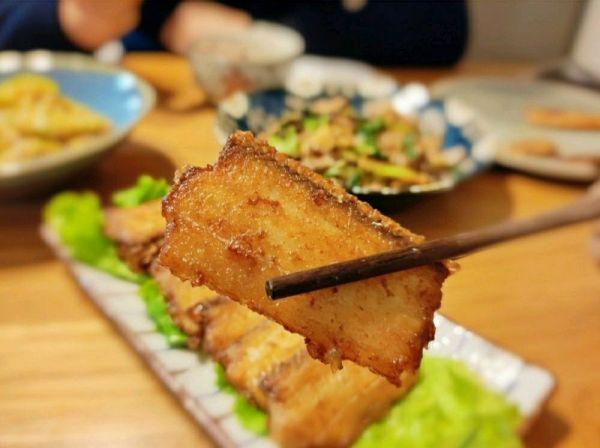 香煎带鱼的做法，带鱼的做法油炸带鱼的做法视频（香酥可口的香煎带鱼）