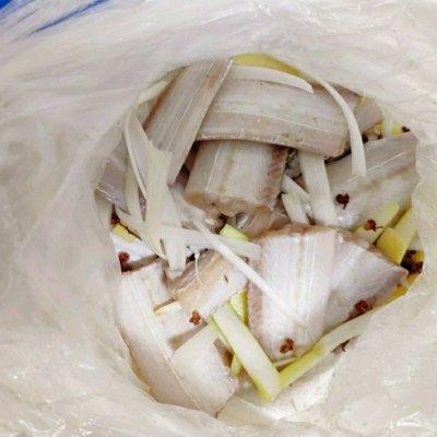 香煎带鱼的做法，带鱼的做法油炸带鱼的做法视频（香酥可口的香煎带鱼）