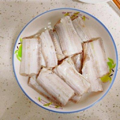 香煎带鱼的做法，带鱼的做法油炸带鱼的做法视频（香酥可口的香煎带鱼）