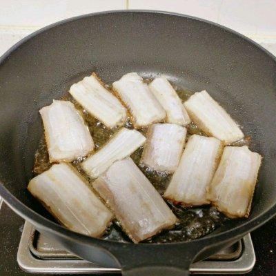 香煎带鱼的做法，带鱼的做法油炸带鱼的做法视频（香酥可口的香煎带鱼）