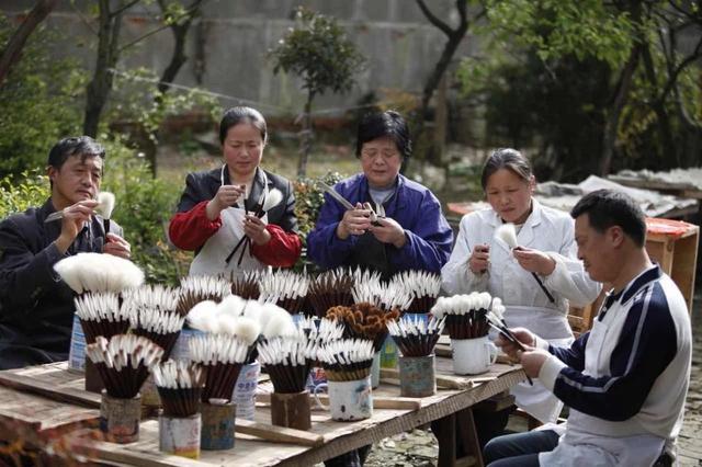 安徽的物产与风光的资料，安徽的风光与物产的资料有哪些（听笔墨纸砚的故事）