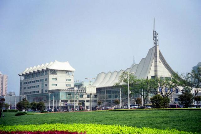 游泳馆为什么禁止仰泳，游泳的姿势有哪几种（不能去这里“下饺子”了……杭州游泳馆5月1日起停止对外开放）