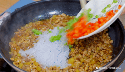 婴幼儿蒸胡萝卜泥蒸胡萝卜块的做法,超简单的手工制作(最适合在家吃的