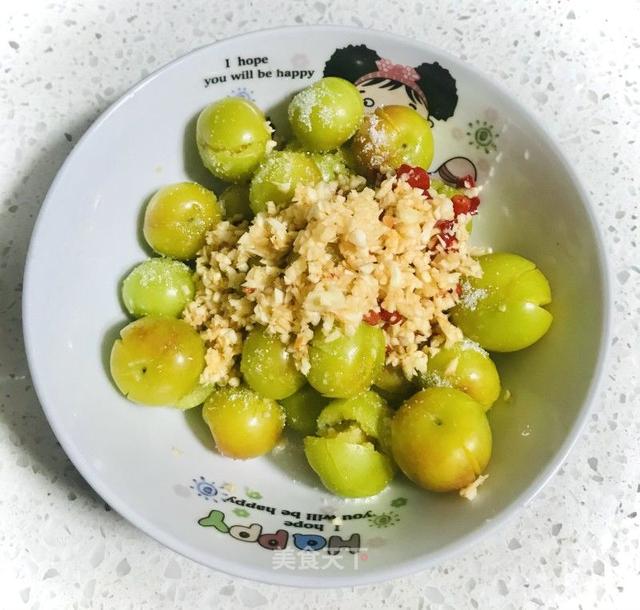 李子的吃法有哪些，李子的吃法有哪些做法（凉拌李子：汁多味美）