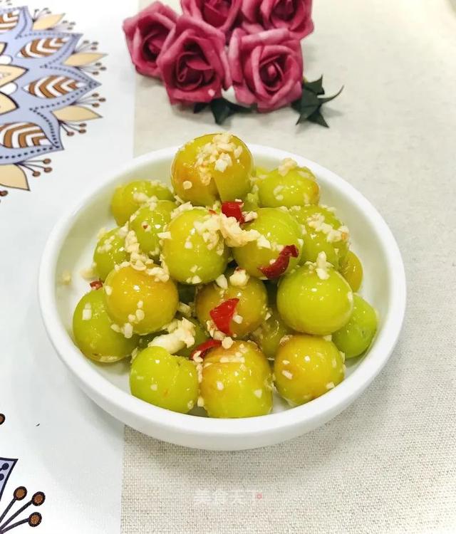 李子的吃法有哪些，李子的吃法有哪些做法（凉拌李子：汁多味美）