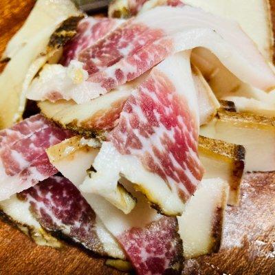 手把手教你做超好吃的炒蕨菜，手把手教你做超好吃的炒蕨菜做法（一吃就上瘾的蕨菜炒腊肉）