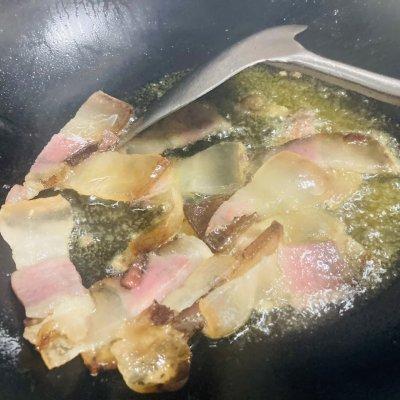 手把手教你做超好吃的炒蕨菜，手把手教你做超好吃的炒蕨菜做法（一吃就上瘾的蕨菜炒腊肉）