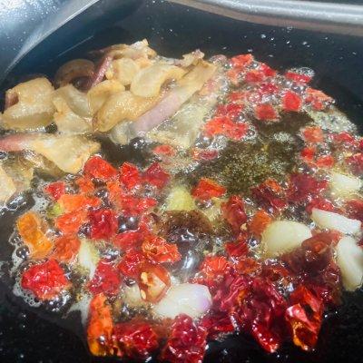 手把手教你做超好吃的炒蕨菜，手把手教你做超好吃的炒蕨菜做法（一吃就上瘾的蕨菜炒腊肉）