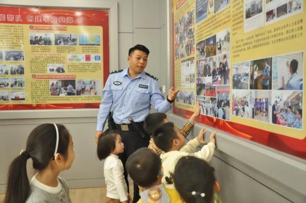 t128次列车，t128次列车时刻表（这些手机里最舍不得删掉的警服照）