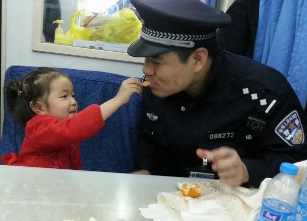 t128次列车，t128次列车时刻表（这些手机里最舍不得删掉的警服照）