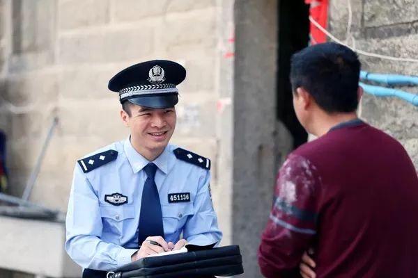 t128次列车，t128次列车时刻表（这些手机里最舍不得删掉的警服照）