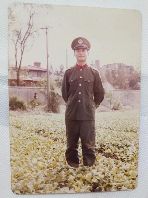 t128次列车，t128次列车时刻表（这些手机里最舍不得删掉的警服照）