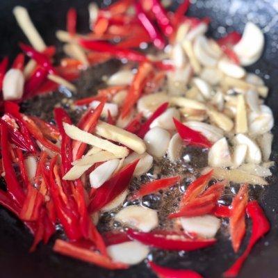 家常爆炒大肠，家常爆炒大肠肥肠煮多久（#厨房有维达洁净超省心#爆炒肥肠）