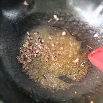 家常爆炒大肠，家常爆炒大肠肥肠煮多久（#厨房有维达洁净超省心#爆炒肥肠）