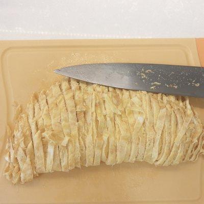 速冻春卷怎么炸，冰冻春卷怎么炸又酥又脆（再也不用出门买了）