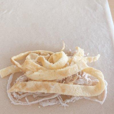 速冻春卷怎么炸，冰冻春卷怎么炸又酥又脆（再也不用出门买了）