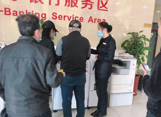 银行卡没带怎么看银行卡照片，工行怎样办理宝宝照片银行卡（华夏银行烟台分行帮助客户解烦恼）