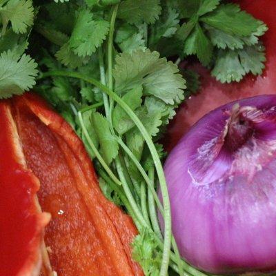 小龙虾加什么配菜好吃，小龙虾加什么配菜好吃一点（麻麻辣辣鲜掉眉毛的小龙虾）