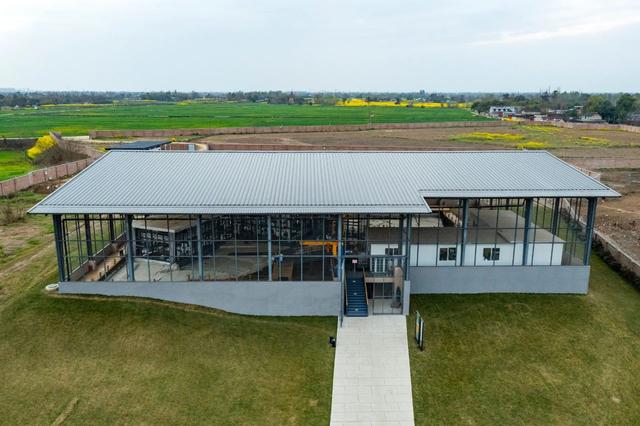 男女情侣cp图片 林杺 /  外面人生鼎沸每个人都好奇怪，微信头像，男女情侣cp图片 林杺 /  外面人生鼎沸每个人都好奇怪（三星堆：中国考古三度星光璀璨）