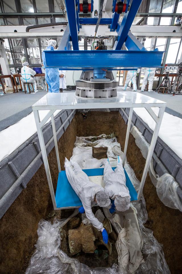 男女情侣cp图片 林杺 /  外面人生鼎沸每个人都好奇怪，微信头像，男女情侣cp图片 林杺 /  外面人生鼎沸每个人都好奇怪（三星堆：中国考古三度星光璀璨）