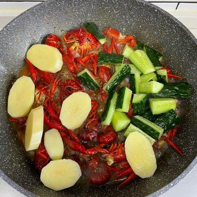 龙虾怎么做好吃又简单，清蒸大龙虾怎么做好吃又简单（十三香小龙虾简单做法也美味）