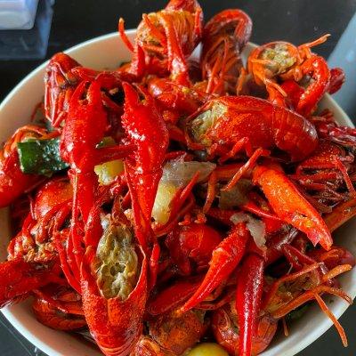 龙虾怎么做好吃又简单，清蒸大龙虾怎么做好吃又简单（十三香小龙虾简单做法也美味）