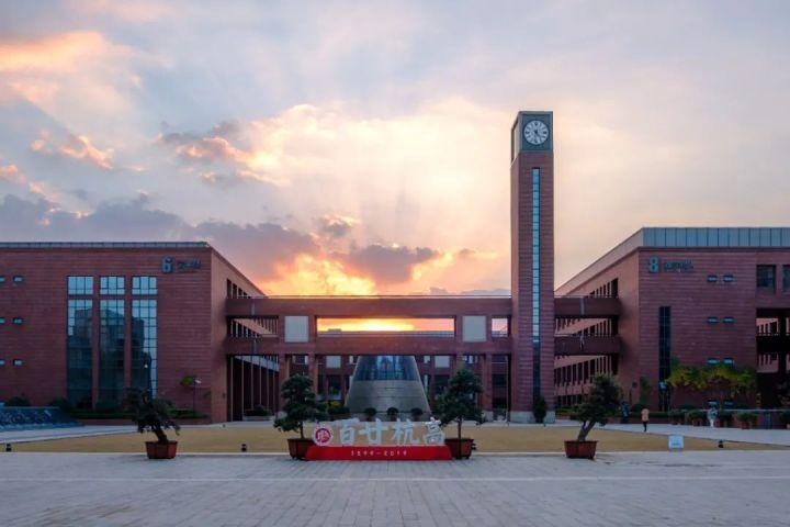 学校多人高h（多所初中年级前几名学生）