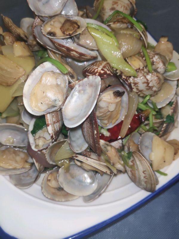 爆炒蛤蜊的做法，辣炒蛤蜊的做法（山东爆花蛤——“三碗”五分钟）