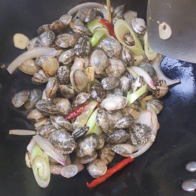 爆炒蛤蜊的做法，辣炒蛤蜊的做法（山东爆花蛤——“三碗”五分钟）