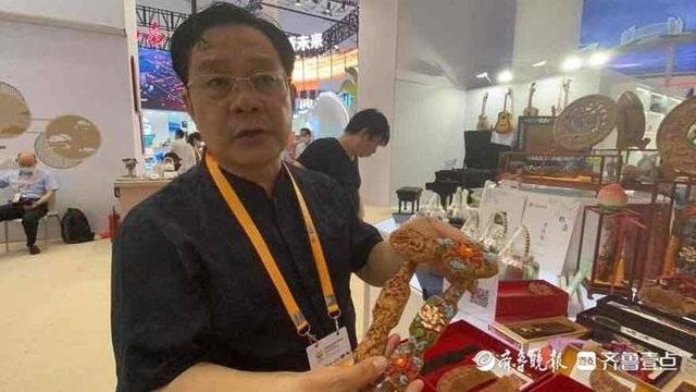 桃木挂件的风水作用是什么，桃木挂件的风水作用是什么样的（“泰山桃木王”消博会首日海外意向订单额上百万）