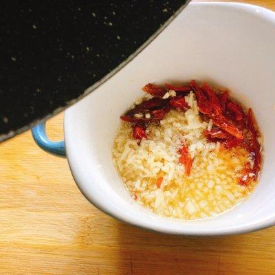 凉拌莴笋丝的做法，凉拌三丝的家常做法粉丝（#以美食的名义说爱她#夏日限定版下饭菜～凉拌莴笋丝）